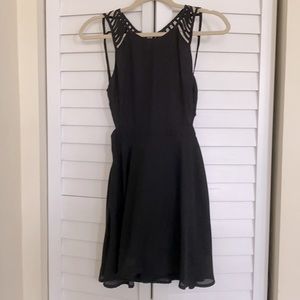 Back cutout Flowy dress